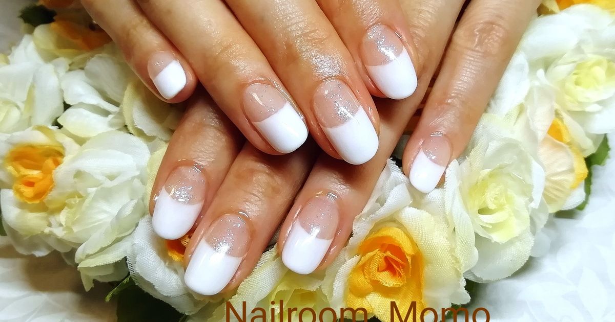 都立大学のネイルサロン Momo です シンプルなフレンチネイルが新鮮